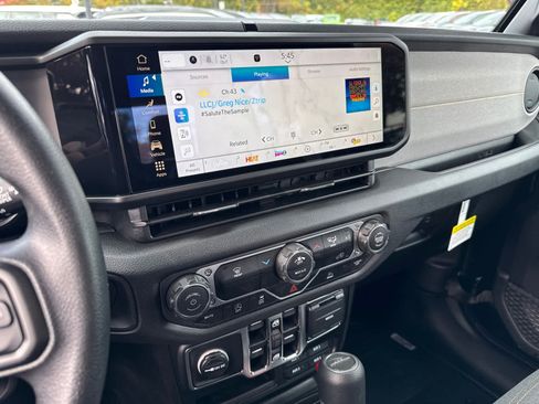 New 2025 Jeep Gladiator Sport image 25