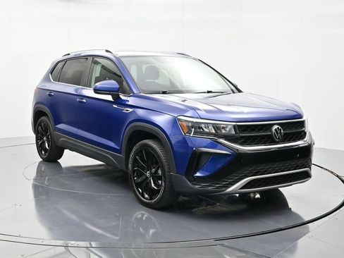 Used 2023 Volkswagen Taos SE image 3