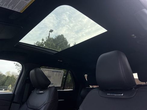 New 2026 Ford Explorer Platinum image 13