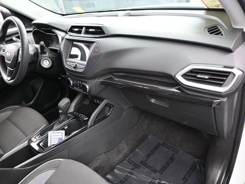 Used 2023 Chevrolet TrailBlazer LS AWD/4WD image 39