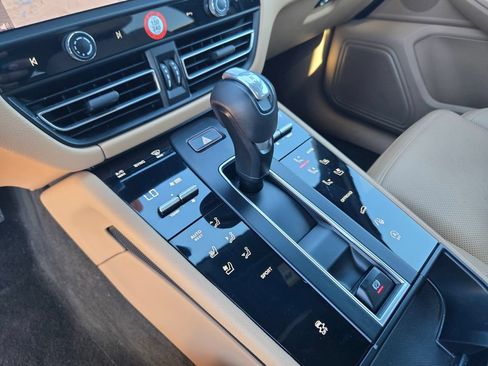 Used 2023 Porsche Macan AWD/4WD image 19