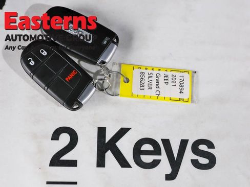 Used 2021 Jeep Grand Cherokee Laredo AWD/4WD image 6