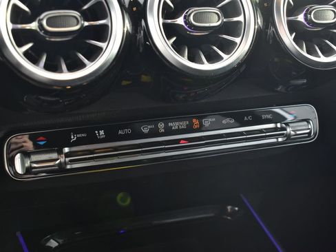 Certified 2022 Mercedes-Benz GLB 250 4MATIC image 20