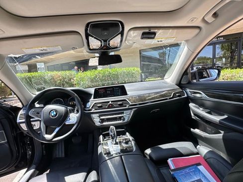 Used 2018 BMW 750i xDrive image 21