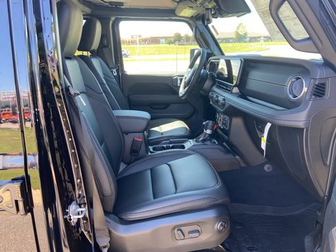 New 2025 Jeep Wrangler Sahara image 27