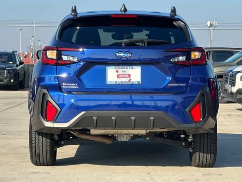 Used 2025 Subaru Crosstrek 2.0i Premium image 4