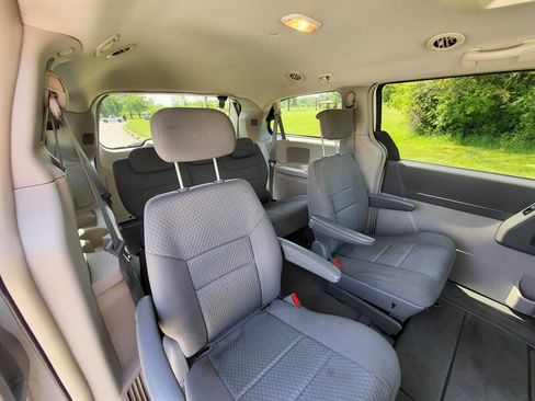 Used 2010 Chrysler Town & Country LX w/ Entertainment Group #1 FWD image 15