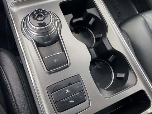 Used 2024 Ford Edge Titanium image 28