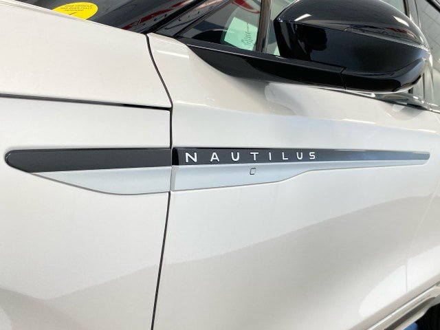 New 2026 Lincoln Nautilus Reserve AWD/4WD image 13
