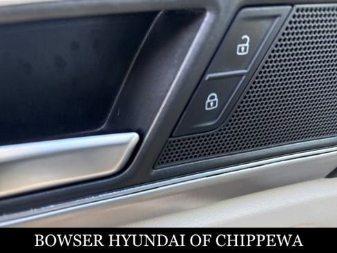 Used 2019 Volkswagen Atlas SE w/ Panoramic Sunroof Package image 14