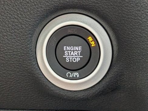 New 2026 Chrysler Pacifica Select FWD image 30