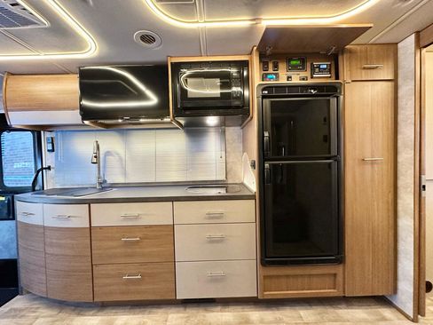 Used 2017 Mercedes-Benz Sprinter 3500 image 34