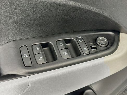 Used 2024 Hyundai Venue SEL FWD image 17