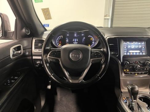 Used 2020 Jeep Grand Cherokee Laredo image 21