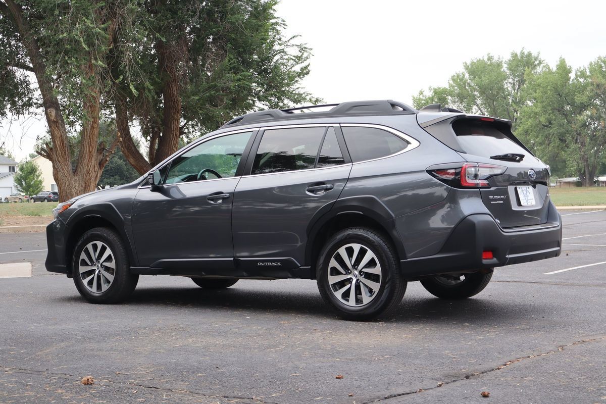 Used 2023 Subaru Outback Premium AWD/4WD image 7