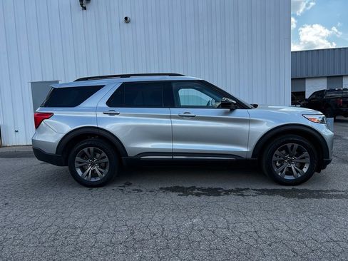 Used 2023 Ford Explorer XLT w/ Equipment Group 202A AWD/4WD image 2