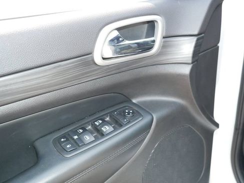 Used 2019 Jeep Grand Cherokee Altitude AWD/4WD image 16