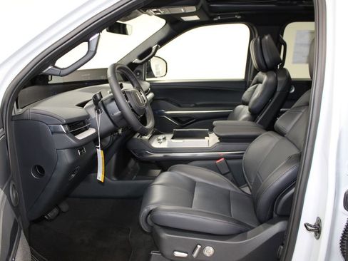 New 2025 Lincoln Navigator Reserve w/ Jet Appearance Package AWD/4WD image 23