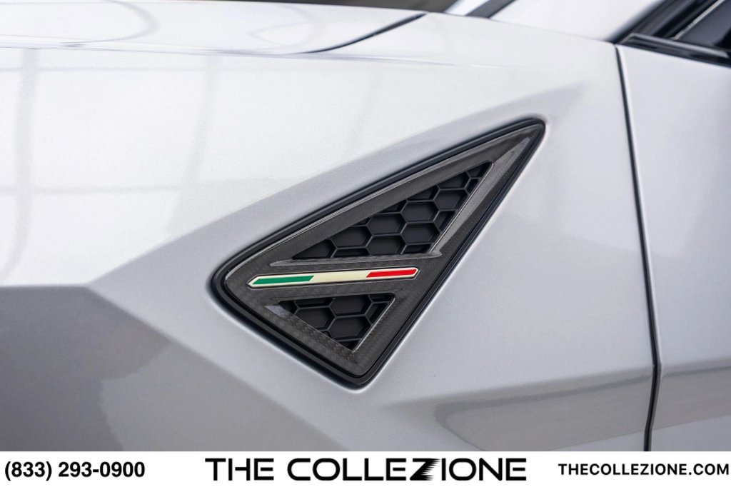 Used 2026 Lamborghini Urus SE AWD/4WD image 13