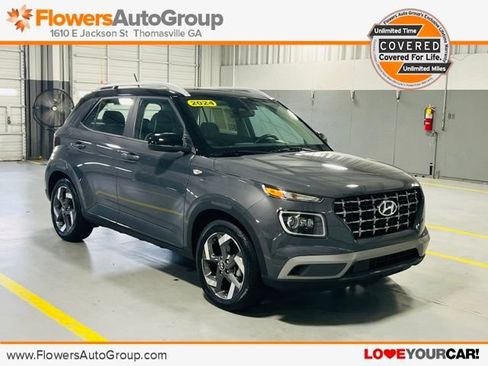 Used 2024 Hyundai Venue Limited FWD image 1