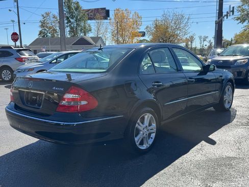 Used 2006 Mercedes-Benz E 350 4MATIC Sedan w/ Sunroof Pkg image 7