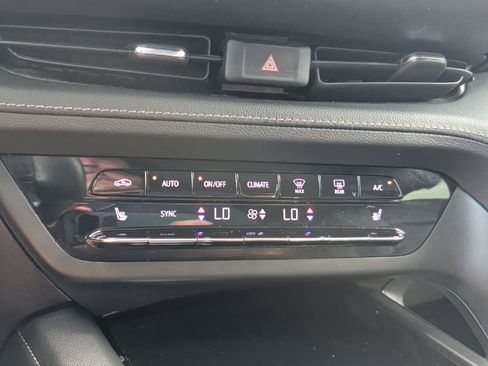 Used 2023 Buick Envision Essence FWD image 19
