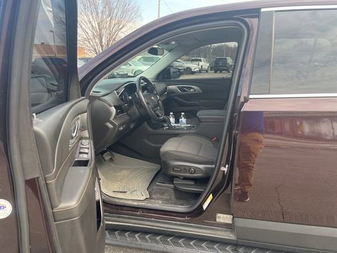 Used 2020 Chevrolet Traverse LT image 6