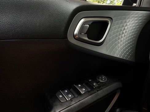 Used 2024 Kia Soul LX w/ Option Group 015 FWD image 19