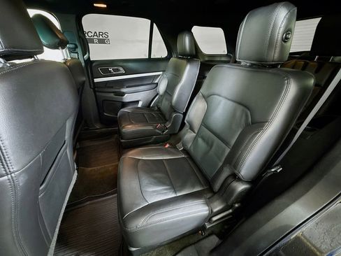 Used 2017 Ford Explorer XLT w/ Equipment Group 202A image 25