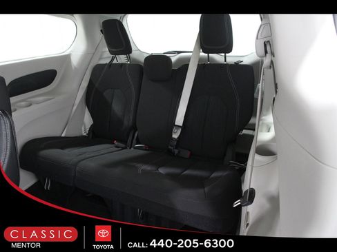 Used 2024 Chrysler Voyager LX image 21