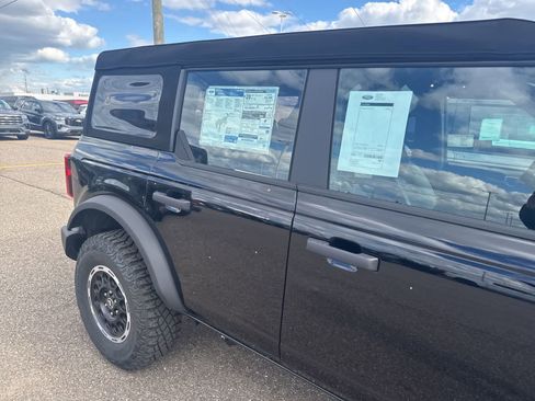 New 2026 Ford Bronco 4-Door AWD/4WD image 9