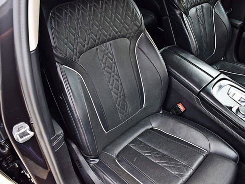 Used 2022 BMW 740i RWD image 21