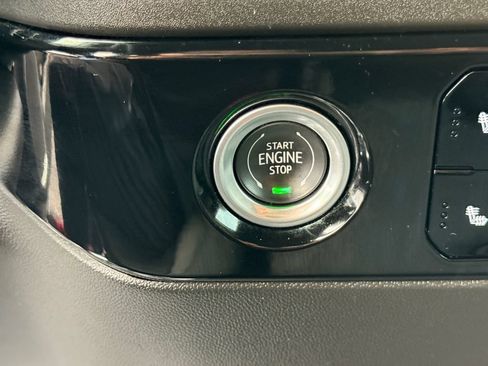 Used 2022 Chevrolet Silverado 1500 LT AWD/4WD image 19