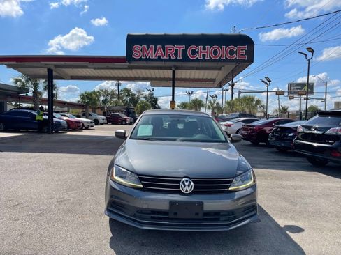 Used 2017 Volkswagen Jetta S image 3