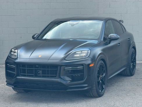 Used 2025 Porsche Cayenne Turbo GT AWD/4WD image 2