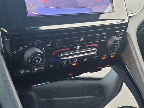 Used 2022 Jeep Grand Cherokee L Limited w/ Black Appearance Package image 27