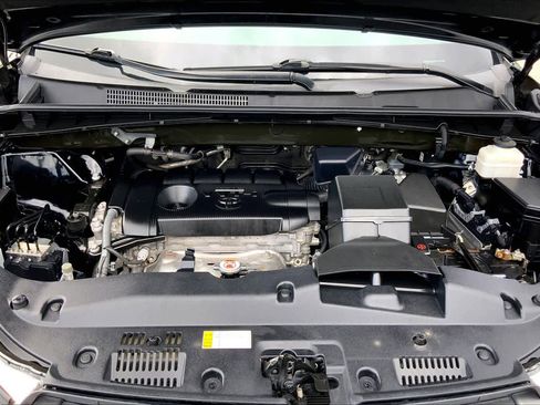 Used 2019 Toyota Highlander LE FWD image 31