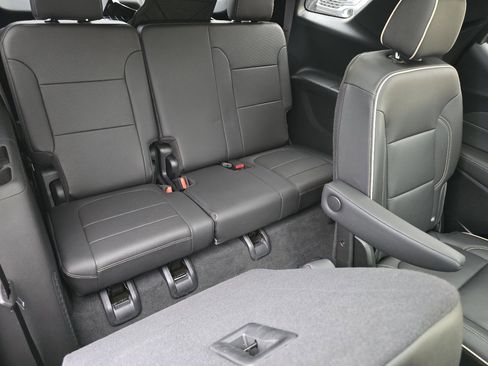 Used 2023 Chevrolet Traverse Premier w/ Redline Edition image 31