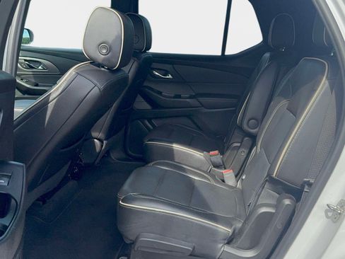Used 2023 Chevrolet Traverse Premier FWD image 14