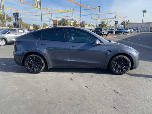 Used 2021 Tesla Model Y Long Range image 4