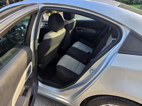 Used 2015 Chevrolet Cruze LS image 11
