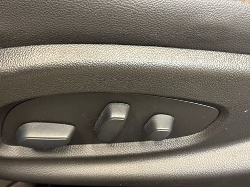 Used 2019 Chevrolet Impala Premier w/ Premier Convenience Package FWD image 12