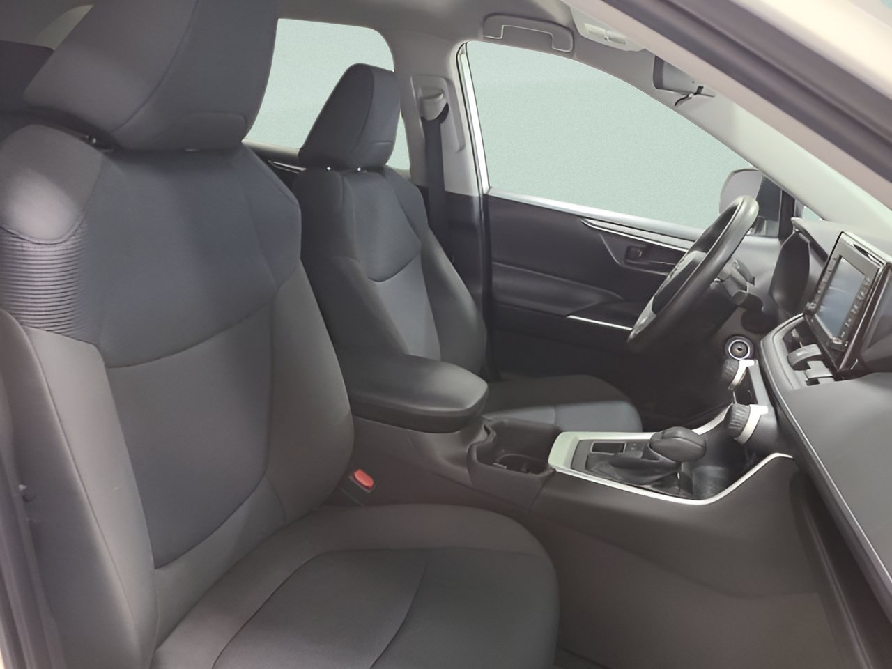 Used 2022 Toyota RAV4 LE w/ Carpet Mat Package (TMS) AWD/4WD image 11