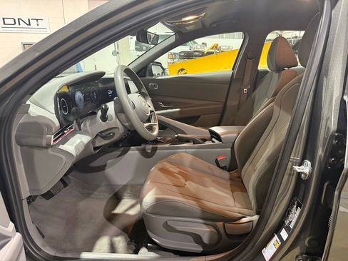 Used 2024 Hyundai Elantra SEL image 12