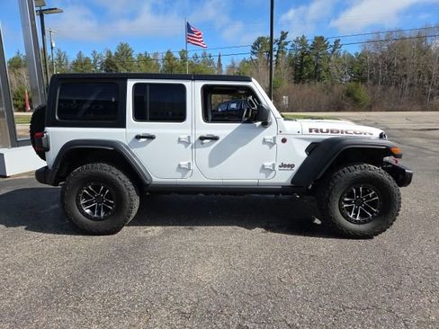 Used 2024 Jeep Wrangler Unlimited Rubicon w/ XTREMEE 35" Tire Package image 30