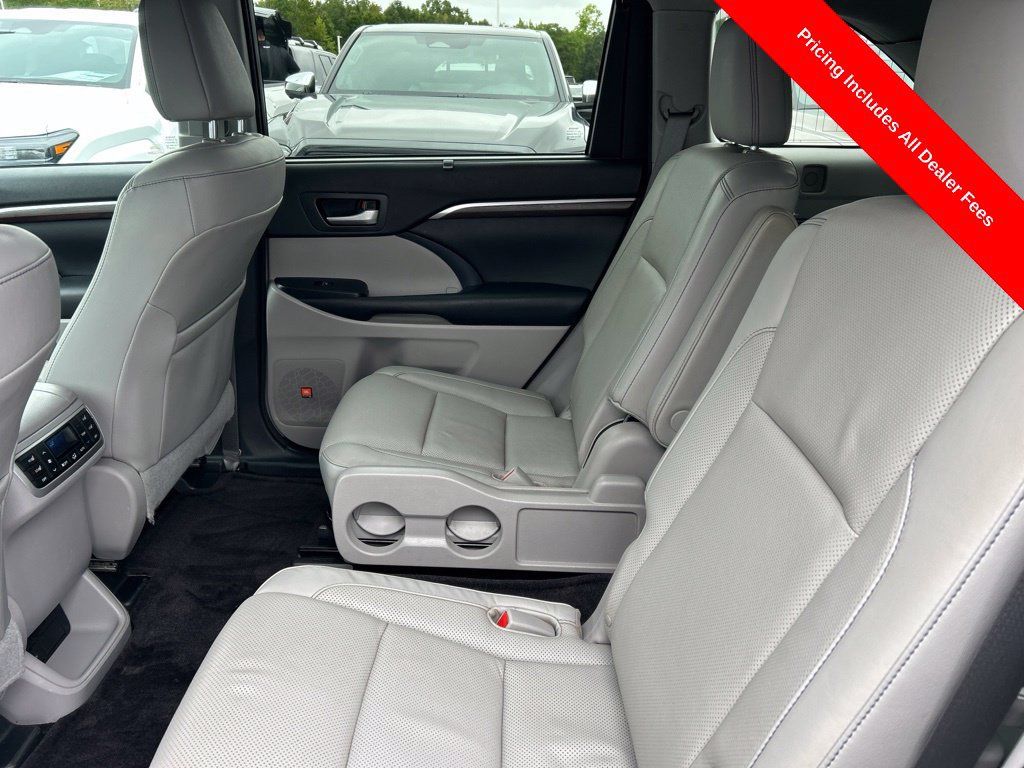 Used 2016 Toyota Highlander Limited Platinum FWD image 16