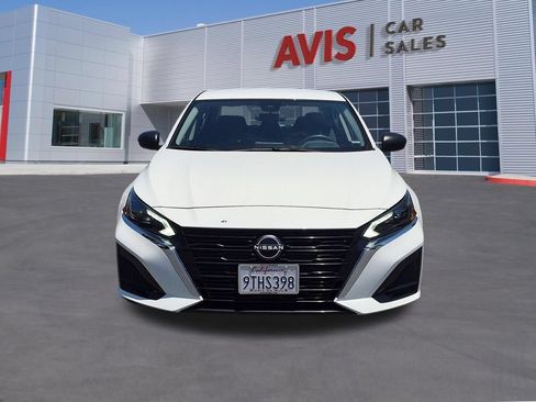 Used 2025 Nissan Altima 2.5 SV FWD image 2