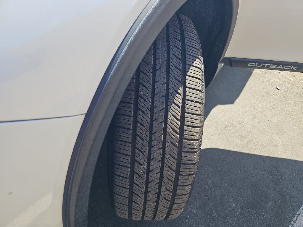 Used 2019 Subaru Outback 3.6R Limited AWD/4WD image 35