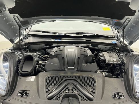 Certified 2025 Porsche Macan S AWD/4WD image 26