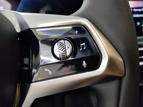 Used 2025 BMW i7 xDrive60 image 16